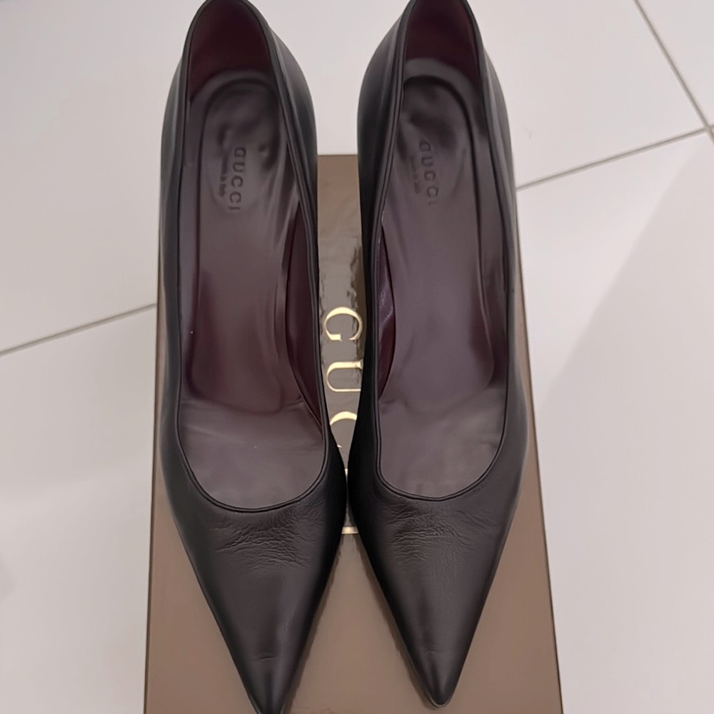 Gucci Black Leather Heels with Pointed Toe